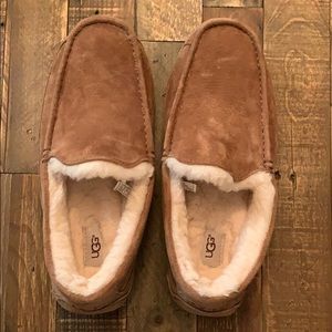 Men’s UGG moccasins